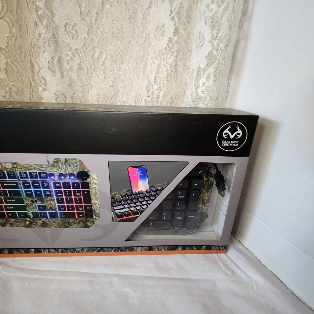 Realtree Bow gaming keyboard, certified, phone slot,magnetic wrist rest, led lit